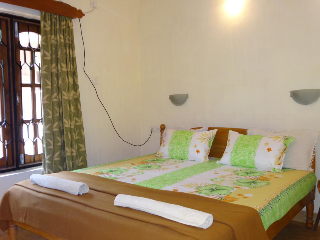 Pinto Guest House Candolim Zimmer foto