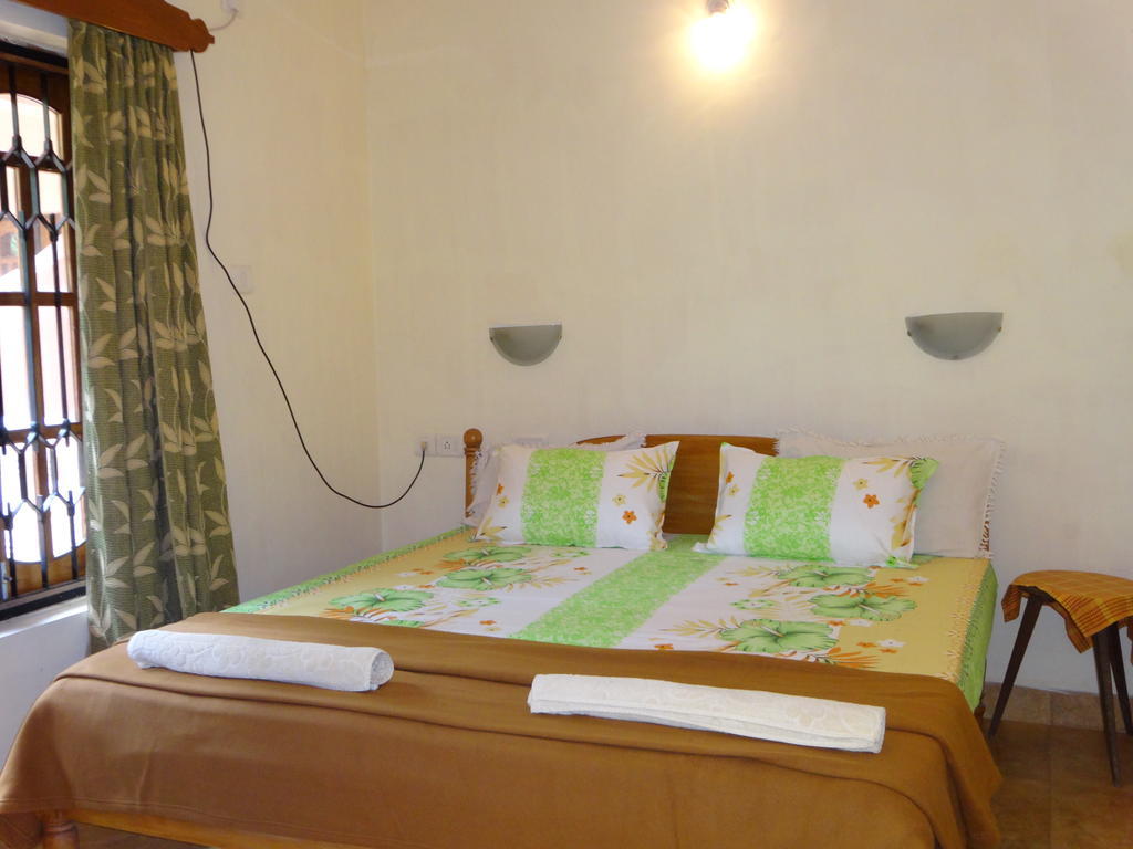 Pinto Guest House Candolim Zimmer foto