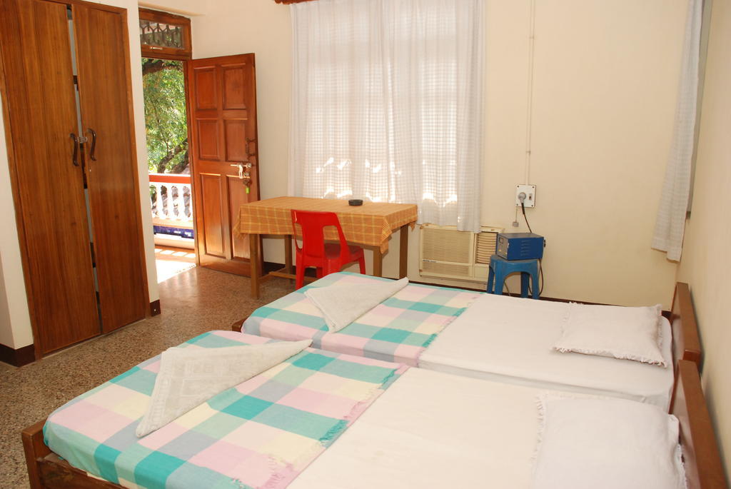 Pinto Guest House Candolim Zimmer foto