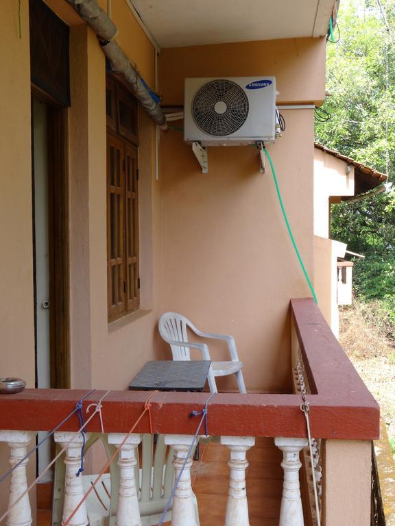 Pinto Guest House Candolim Zimmer foto