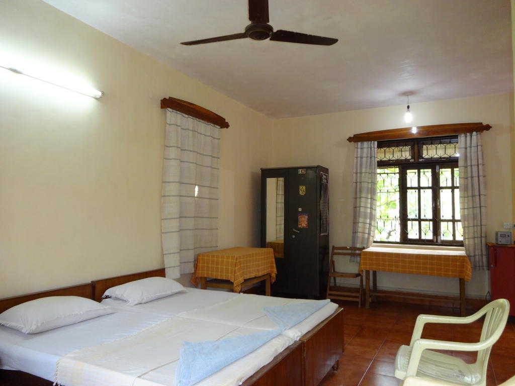 Pinto Guest House Candolim Zimmer foto