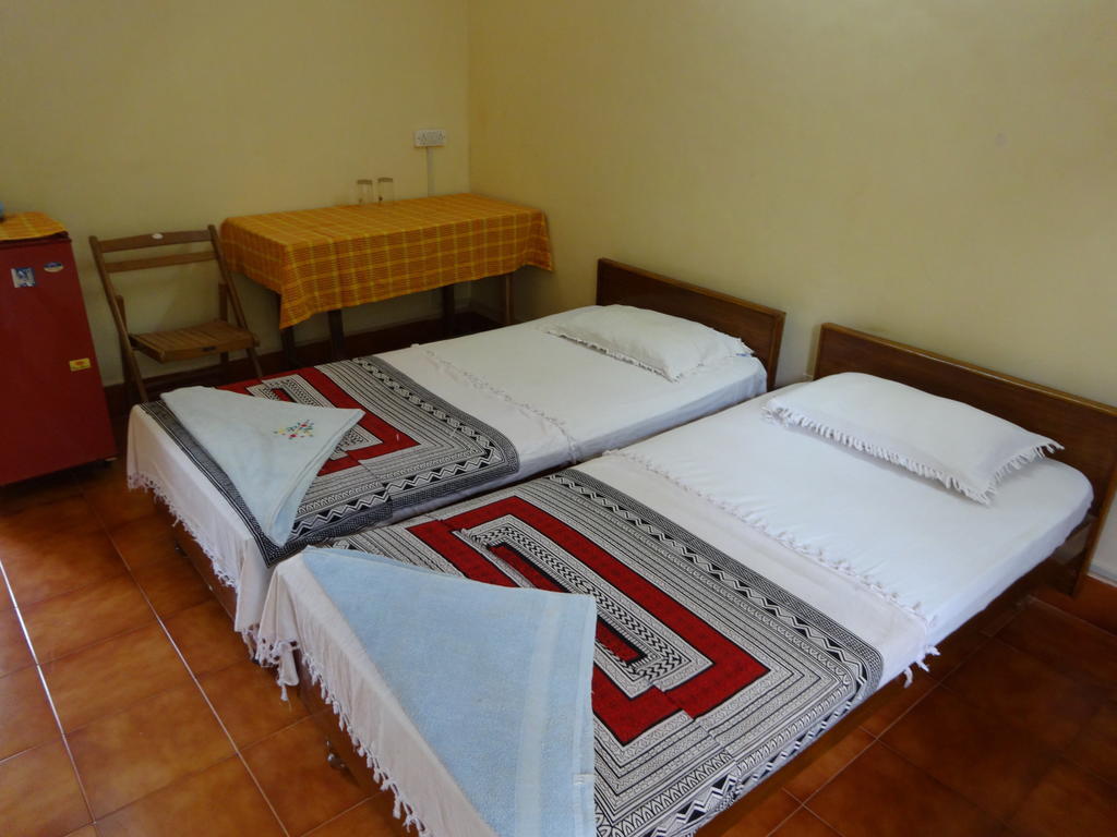 Pinto Guest House Candolim Zimmer foto